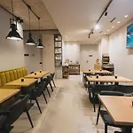 Dot Tradition Hotel Wlora