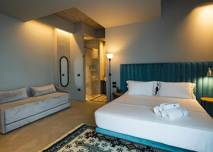 Dot Tradition * Avlonya